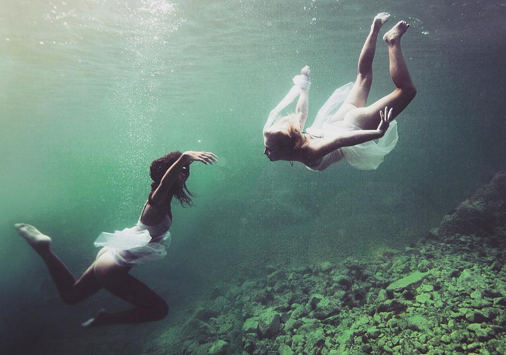 Девушки в воде от Меган Огилви