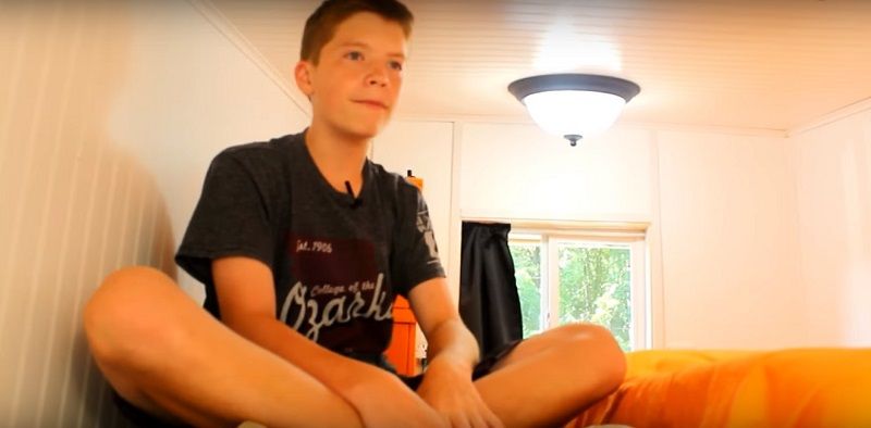 13-летний парень построил себе мини-дом