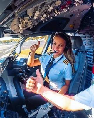 Самая красивая девушка-летчик из Швеции покорила Сеть. Фото