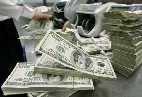 Межбанковский доллар упал на полкопеечки