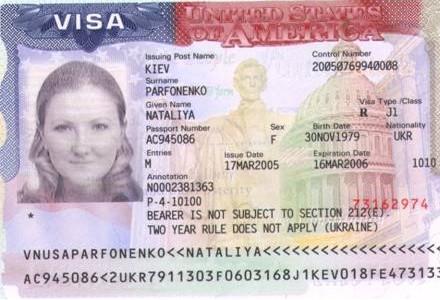 Украинцам упростили получение виз США