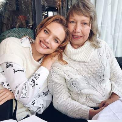 Российская модель проводит время с мамой в Париже