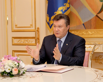 Янукович рассказал, какой будет товарооборот с Россией, если отказаться от торговых изъятий