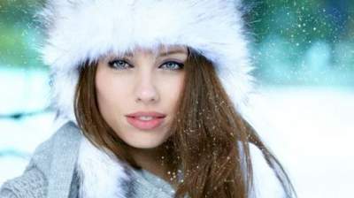 Косметологи поделились полезными советами по уходу за губами зимой