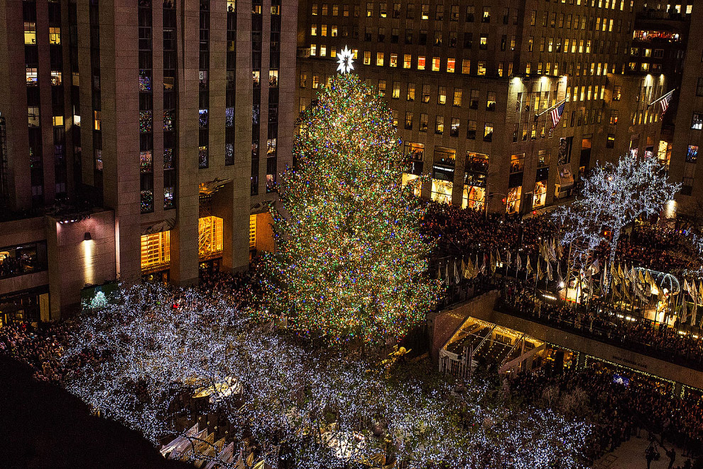 Рождественские елки и предновогодние огни по всему миру