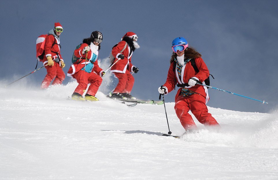 Более 2600 Санта-Клаусов открыли горнолыжный сезон в Альпах