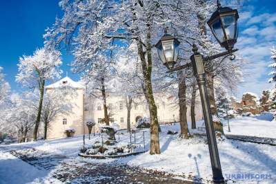 Зимний Ужгородский замок в волшебных пейзажах. Фото
