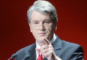Ющенко удивлен празднованием Дня победы с красными флагами