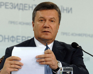Янукович подписал новый закон о миграции