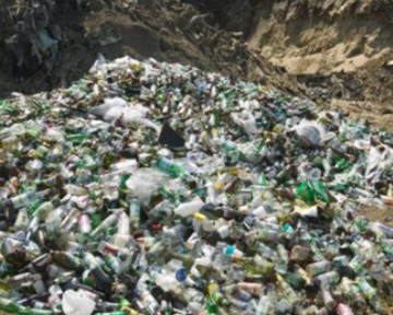 ООН: Горы пластиковой тары угрожают экологическому балансу планеты