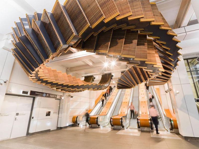 В сиднейском метро старый деревянный эскалатор превратили в инсталляцию