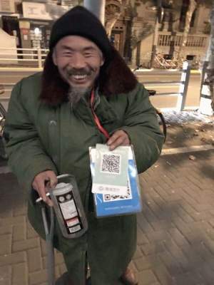 В Китае попрошайки используют QR-коды для безнала	