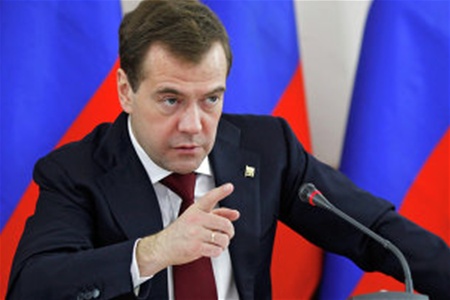Медведев предложил кастрировать педофилов