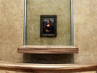 "Мона Лиза" в зале Лувра