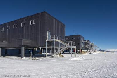 Как устроены станции на Южном полюсе. Фото
