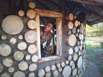 Белорус построил уютный дом всего за тысячу долларов. Фото