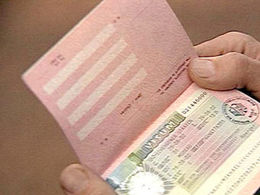 Страны Шенгена собрались возвращать паспортный контроль