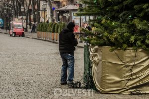 В Одессе на Дерибасовской уже нарядили елку. ФОТОРЕПОРТАЖ