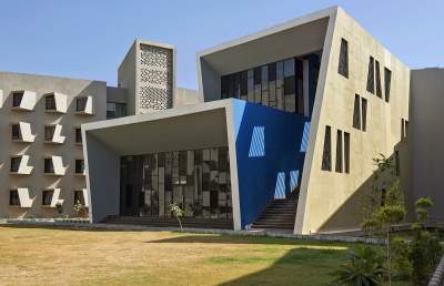 В Индии построили студенческое общежитие будущего. Фото	