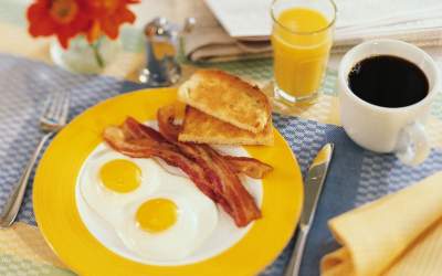 Диетологи рассказали, что полезно есть на завтрак в декабре