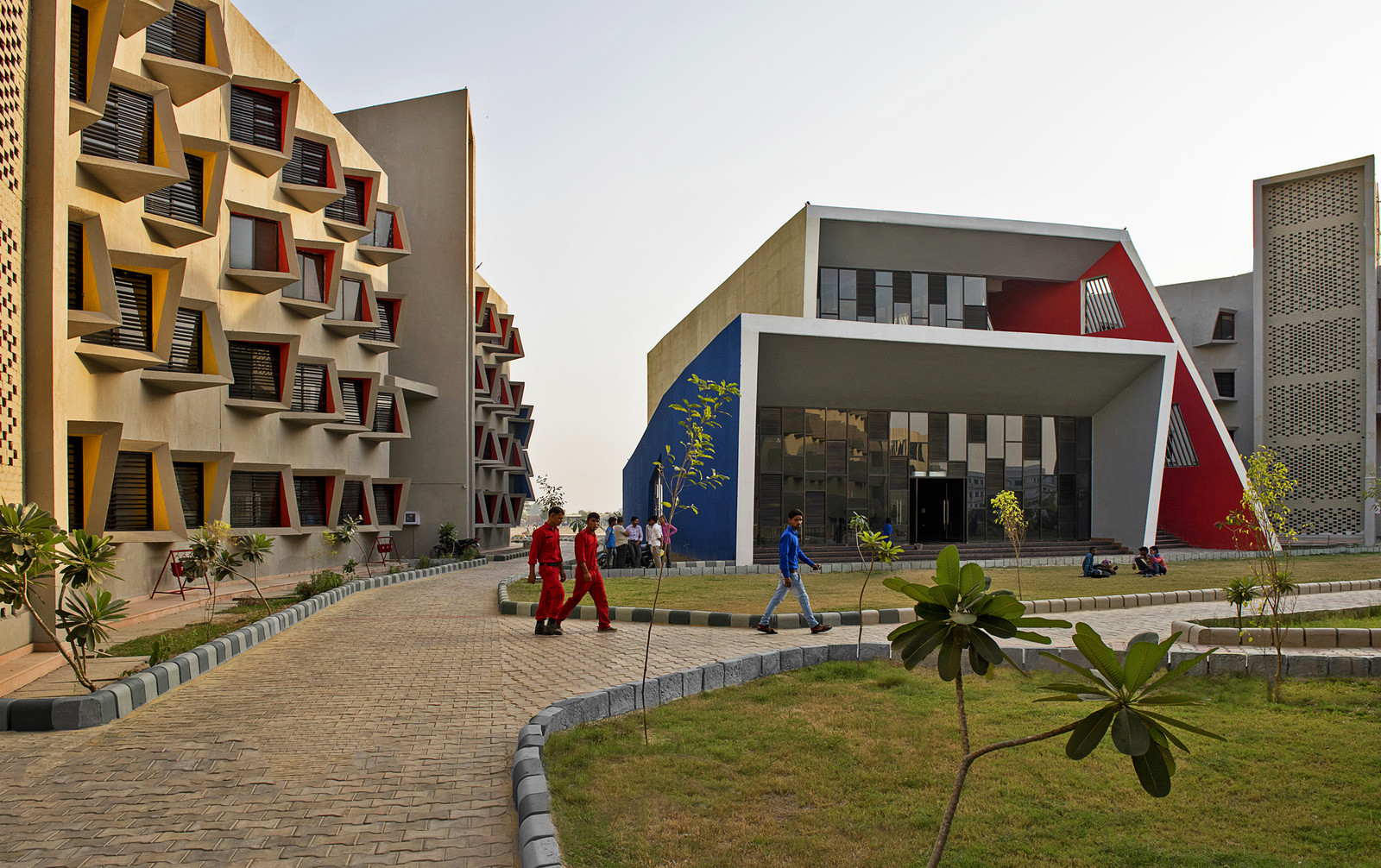 Студенческий хостел на 800 комнат в Индии