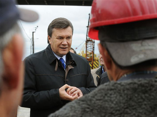 Янукович начал в своих резиденциях масштабное строительство