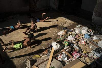 Как живется людям в трущобах Бразилии. Фото