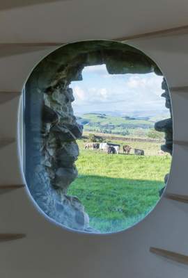 В Шотландии каменные руины превратили в стильный дом. Фото