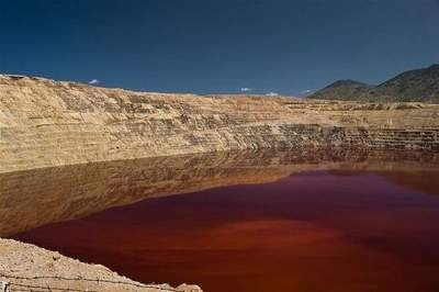 Так выглядит самое опасное в мире озеро. Фото
