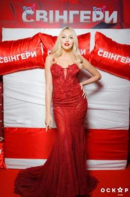 Полякова и Осадчая устроили «битву» красных платьев