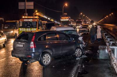 Массовое ДТП в Киеве: Honda протаранила четыре автомобиля. Видео