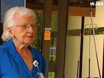 На работу в больницу взяли 97-летнюю американку