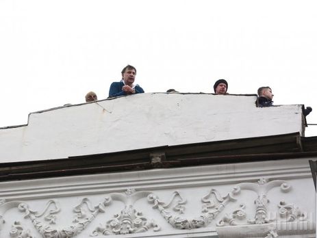 5 декабря экс-президент Грузии Михаил Саакашвили скрывался от украинских силовиков на крыше дома
