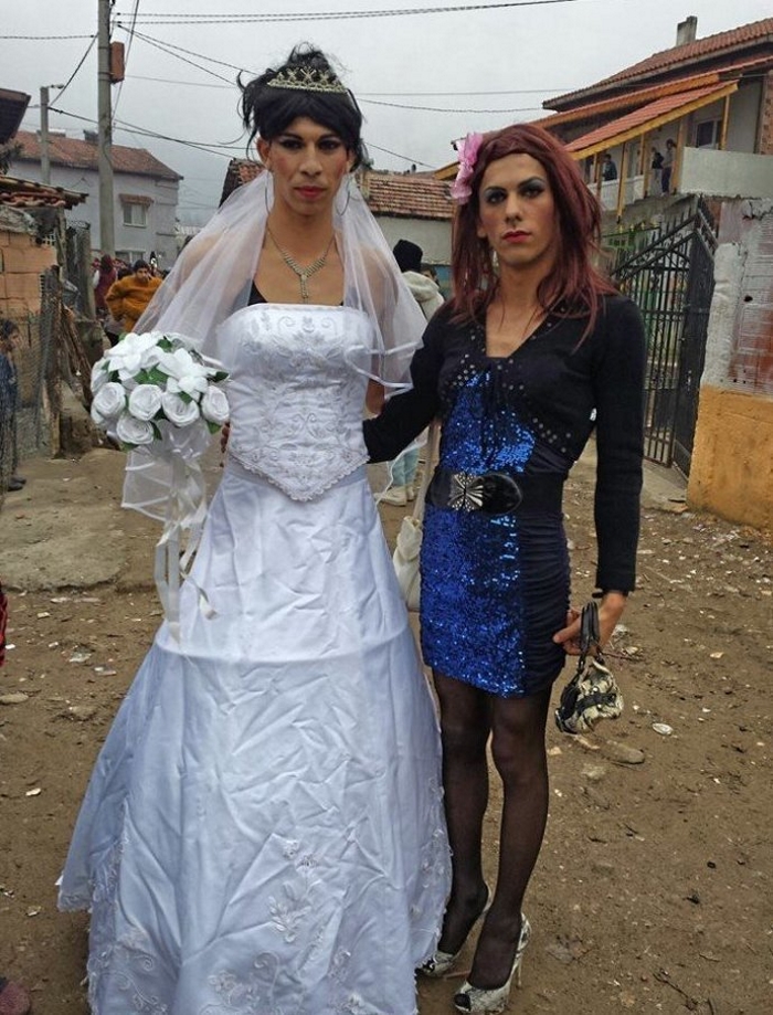 Однополые браки, необразованность и нищета: как живут цыгане XXI века. ФОТО