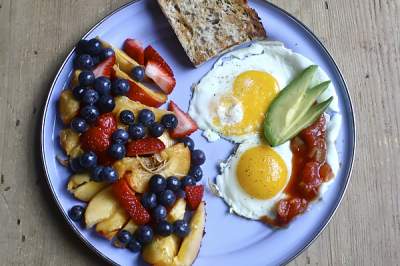 Пять вариантов низкокалорийных и полезных завтраков