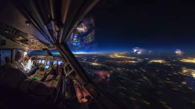 Пилот показал, как выглядит мир из кабины Boeing 747. Фото