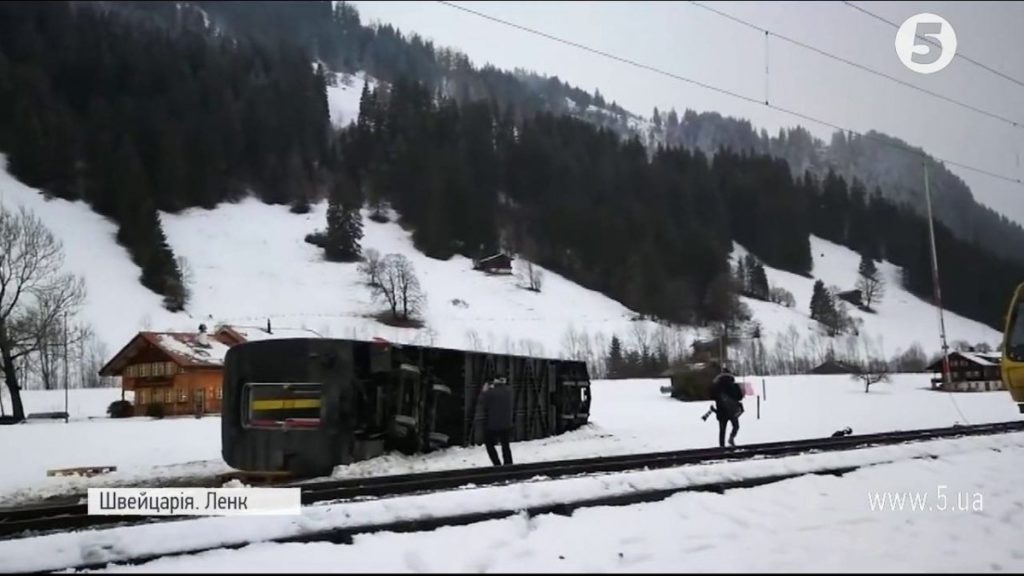 В Швейцарии ветром сдуло поезд (Фото)