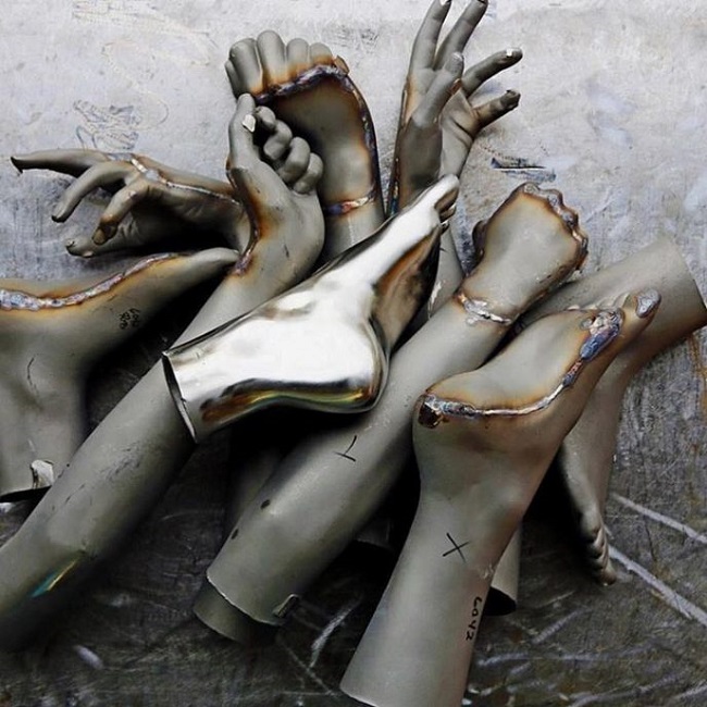 19 скульптур, обнажающие суть современного общества