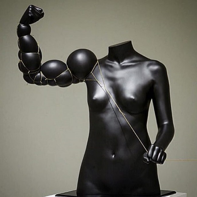 19 скульптур, обнажающие суть современного общества