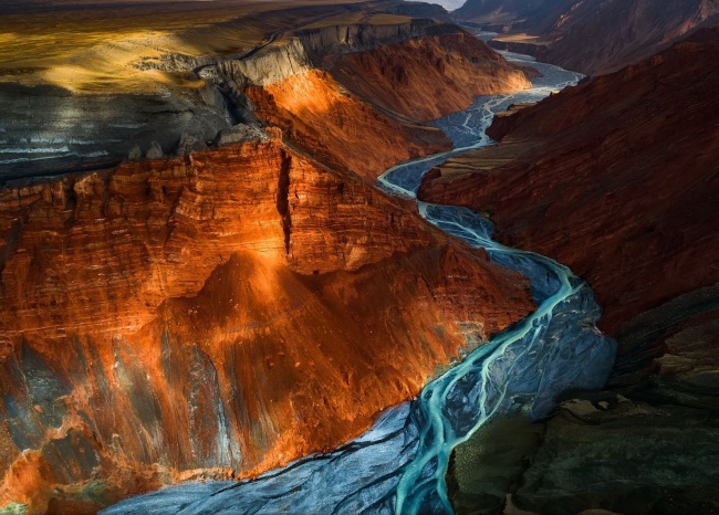 Фото с конкурса National Geographic, которые доказывают, что наша планета — режиссер самого грандиозного шоу во Вселенной