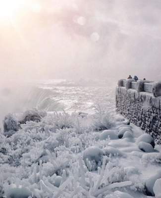 Зрелищные кадры: замерзший водопад Ниагара. Фото