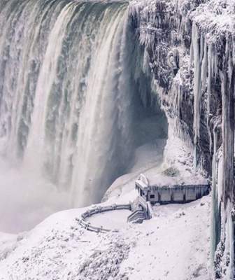 Зрелищные кадры: замерзший водопад Ниагара. Фото