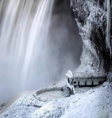 Зрелищные кадры: замерзший водопад Ниагара. Фото