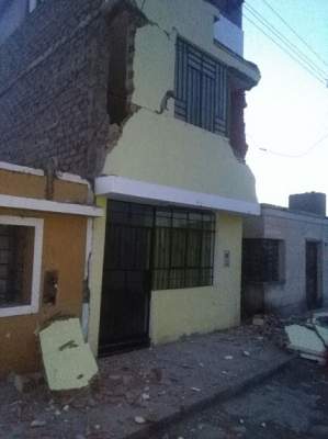 Жуткие кадры мощного землетрясения в Перу и его последствий. Видео