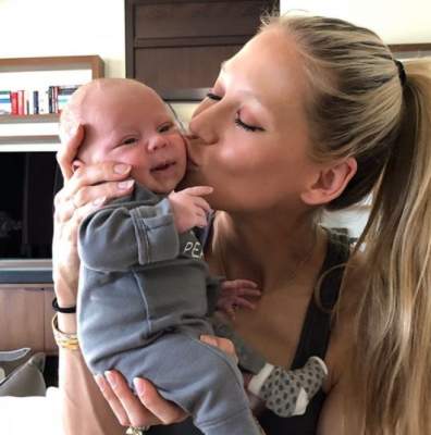 Анна Курникова заинтриговала снимком с младенцем
