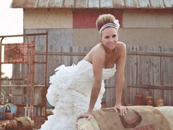 В США прошел конкурс на лучшее свадебное платье из туалетной бумаги