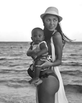 Вика из «НеАнгелов» заинтриговала снимком с маленьким ребенком
