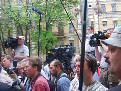 Журналисты требуют от Пшонки и Могилева наказать "Беркут" и "Грифон"