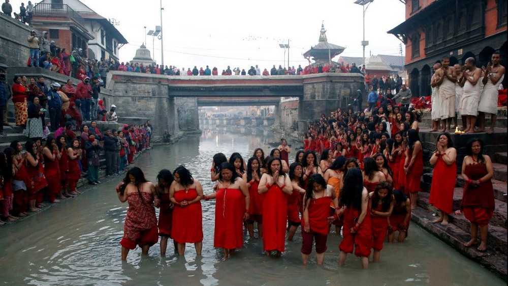 Священное купание в Непале