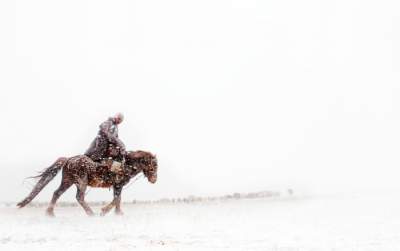 Фотограф показал, как живется современным кочевым народам. Фото